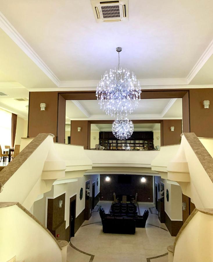 Albert Hotel Ploiesti Bagian luar foto