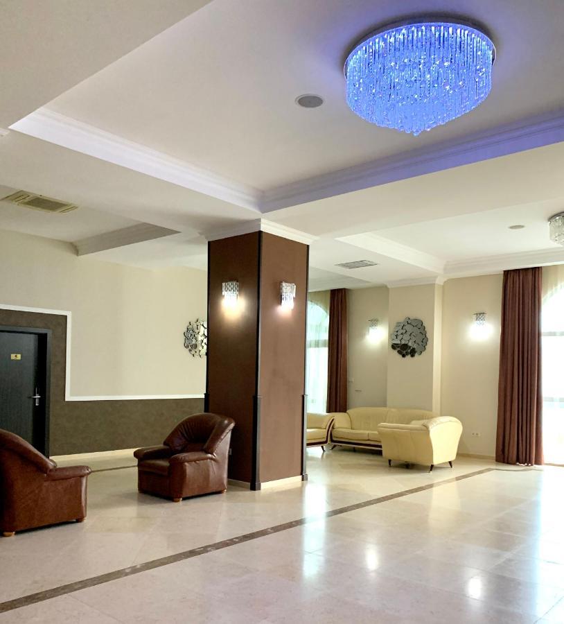 Albert Hotel Ploiesti Bagian luar foto
