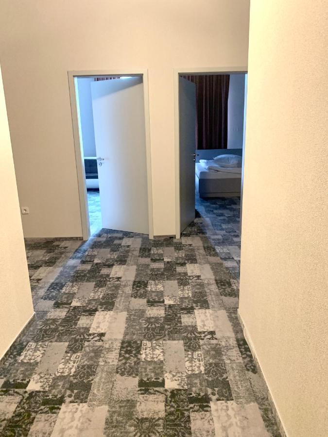 Albert Hotel Ploiesti Bagian luar foto