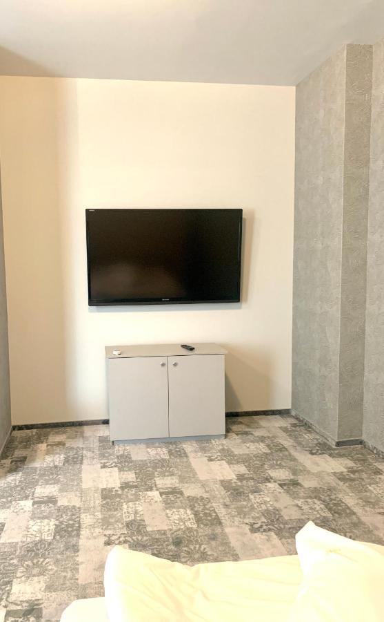 Albert Hotel Ploiesti Bagian luar foto