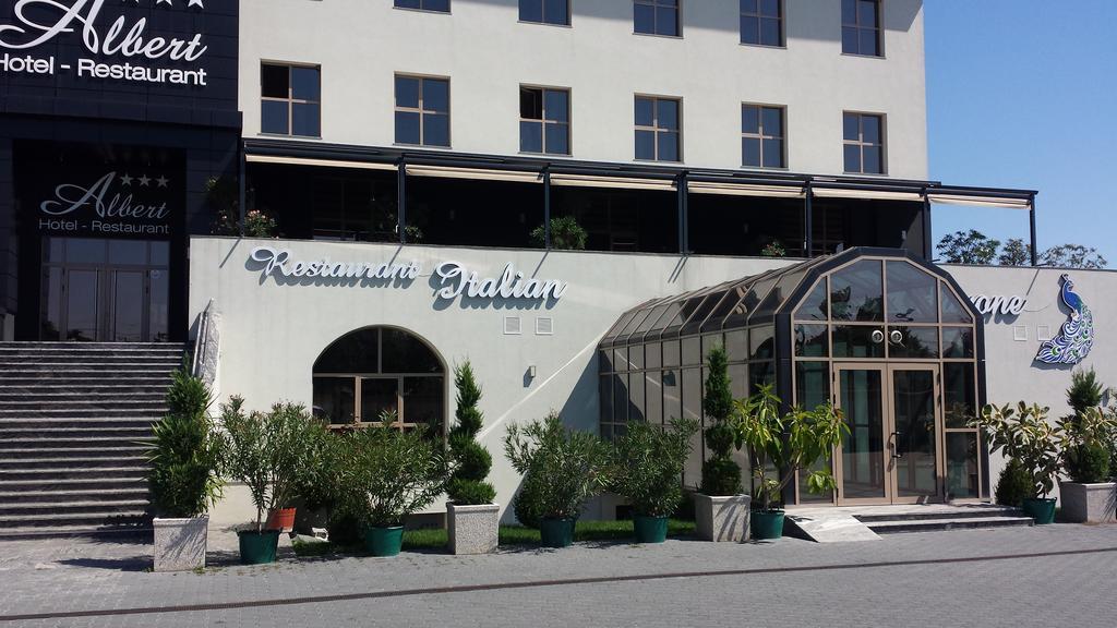 Albert Hotel Ploiesti Bagian luar foto