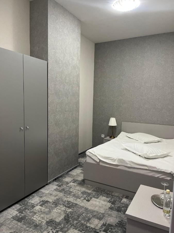 Albert Hotel Ploiesti Bagian luar foto