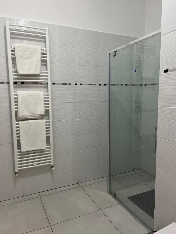 Albert Hotel Ploiesti Bagian luar foto