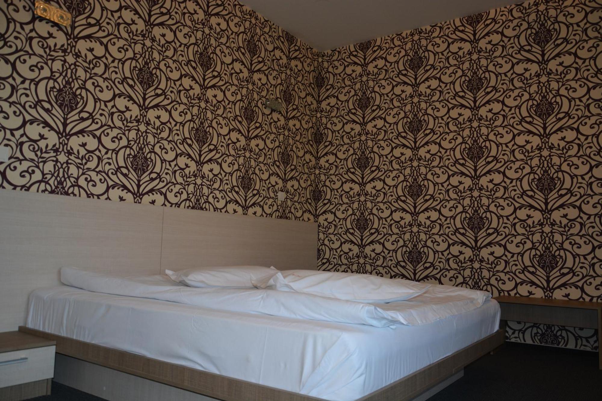 Albert Hotel Ploiesti Ruang foto