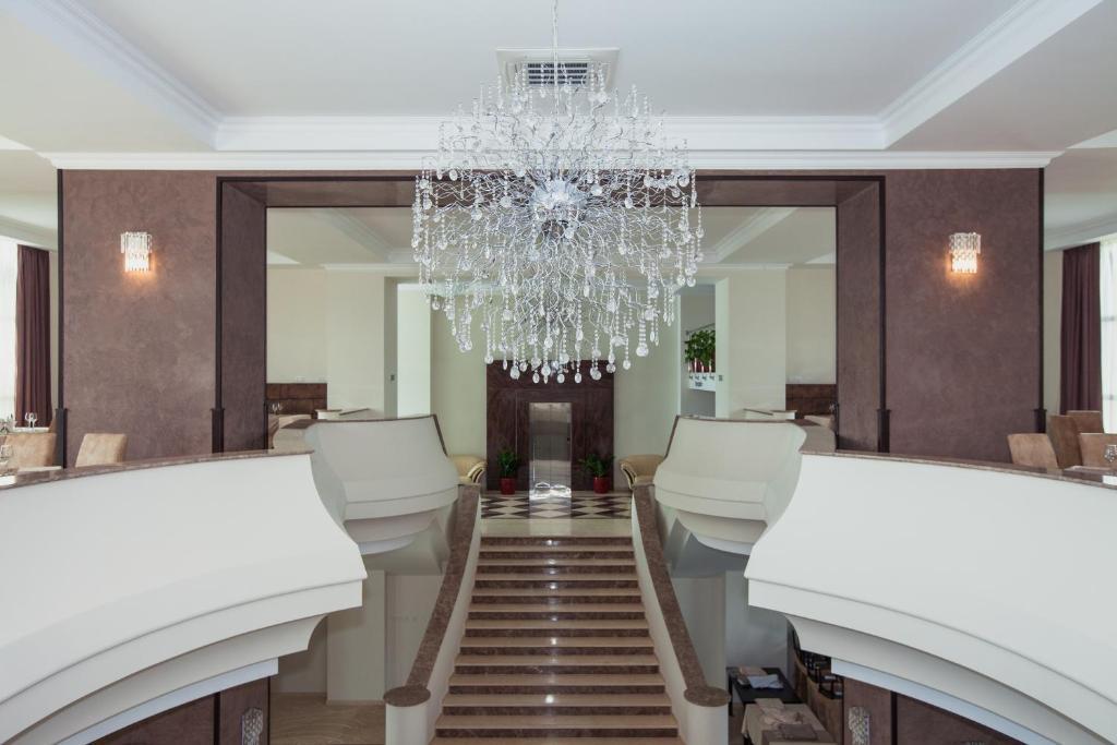 Albert Hotel Ploiesti Bagian luar foto